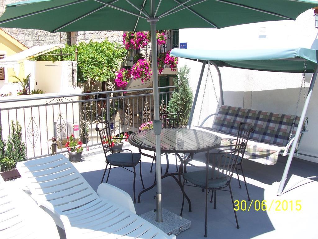 Apartment Romic Omis Bagian luar foto