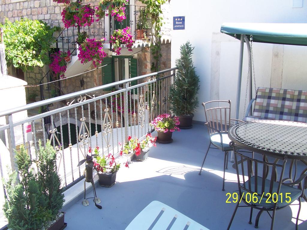 Apartment Romic Omis Bagian luar foto