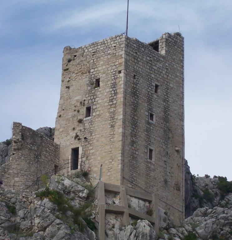 Apartment Romic Omis Bagian luar foto