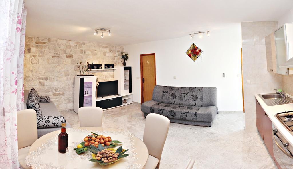 Apartment Romic Omis Bagian luar foto
