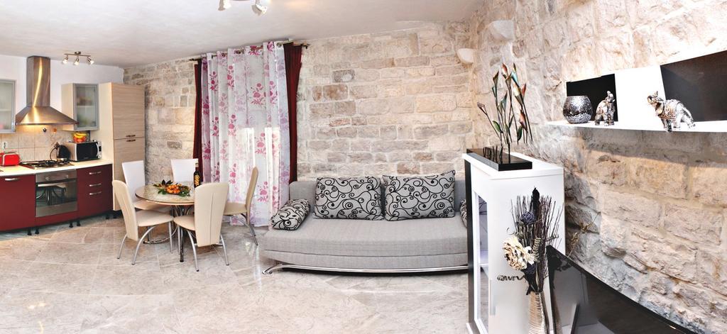 Apartment Romic Omis Bagian luar foto