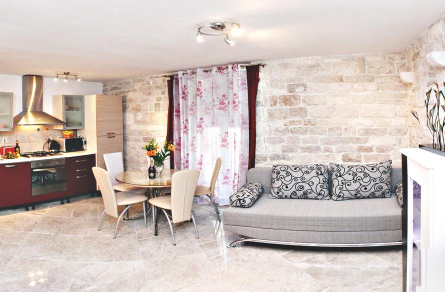 Apartment Romic Omis Bagian luar foto