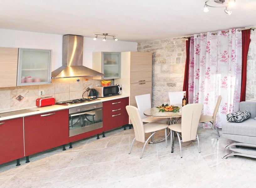 Apartment Romic Omis Bagian luar foto