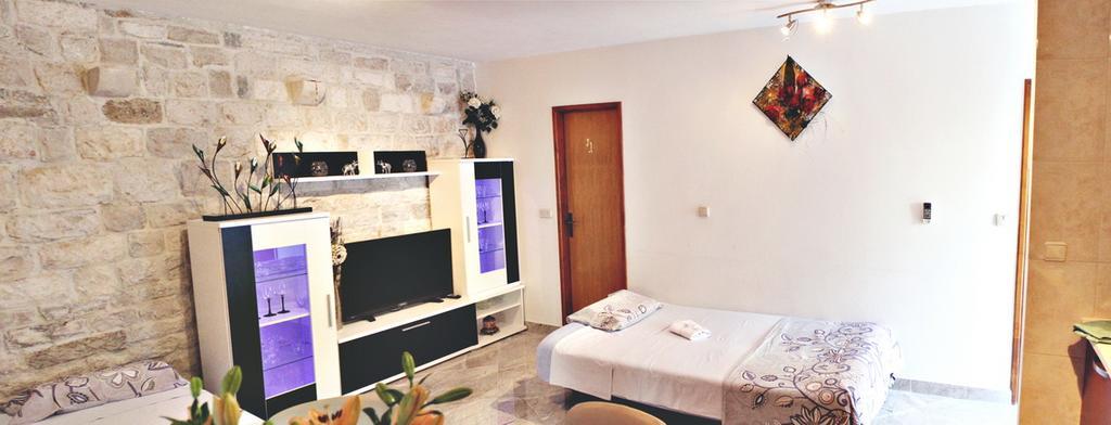Apartment Romic Omis Bagian luar foto