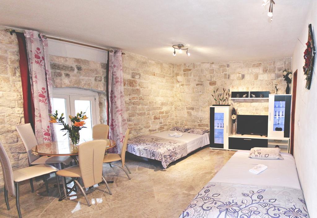 Apartment Romic Omis Bagian luar foto