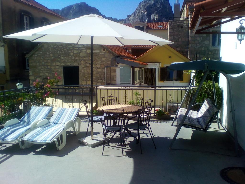 Apartment Romic Omis Bagian luar foto