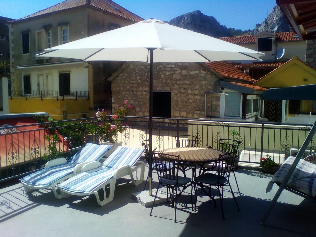 Apartment Romic Omis Bagian luar foto