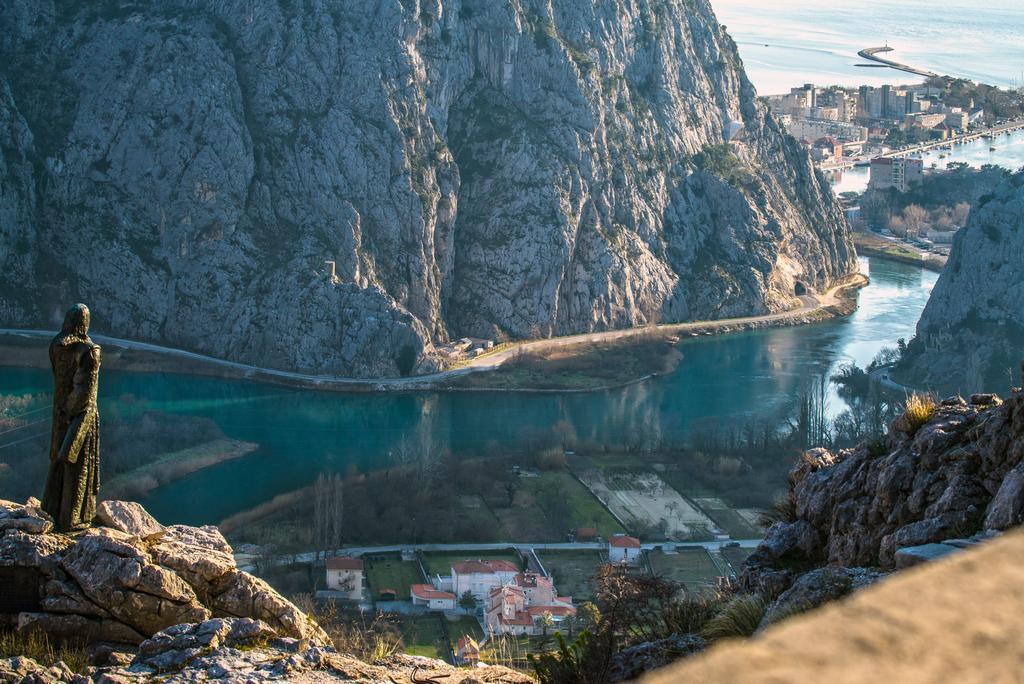 Apartment Romic Omis Bagian luar foto