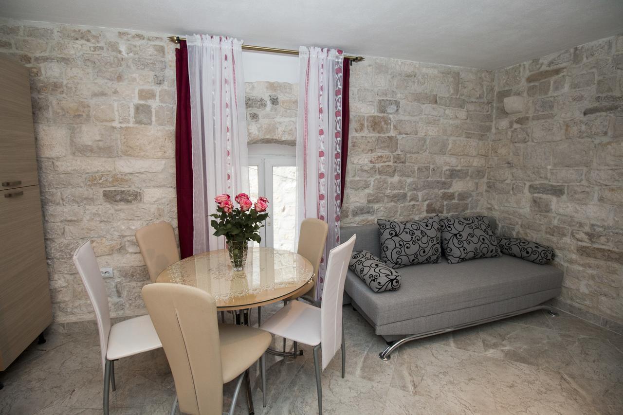 Apartment Romic Omis Bagian luar foto
