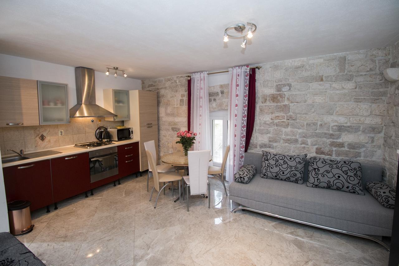 Apartment Romic Omis Bagian luar foto