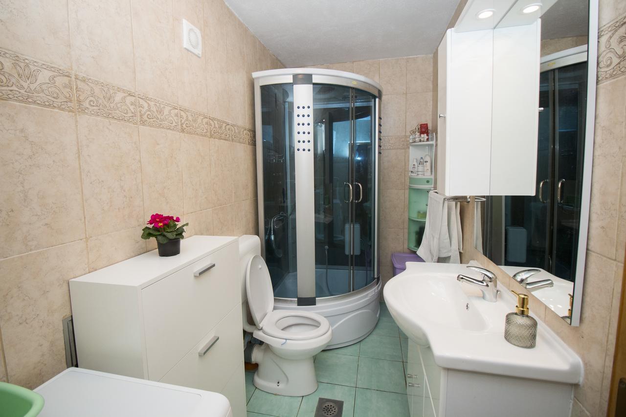 Apartment Romic Omis Bagian luar foto