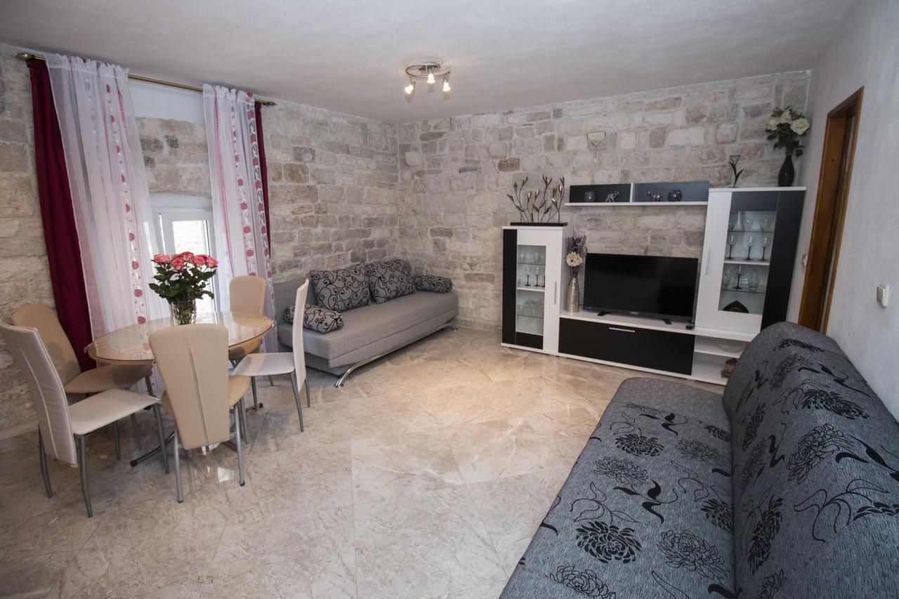 Apartment Romic Omis Bagian luar foto