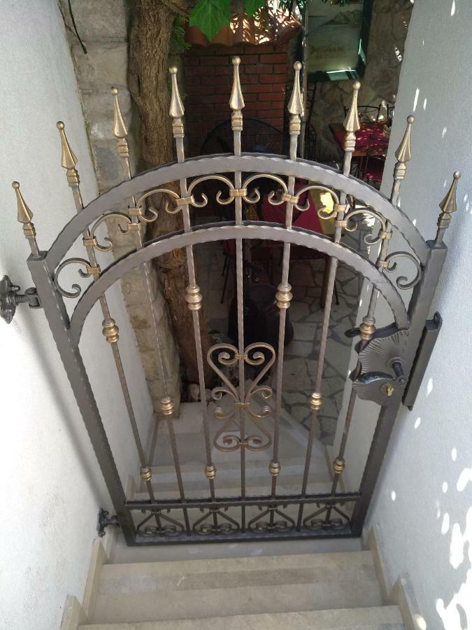 Apartment Romic Omis Bagian luar foto